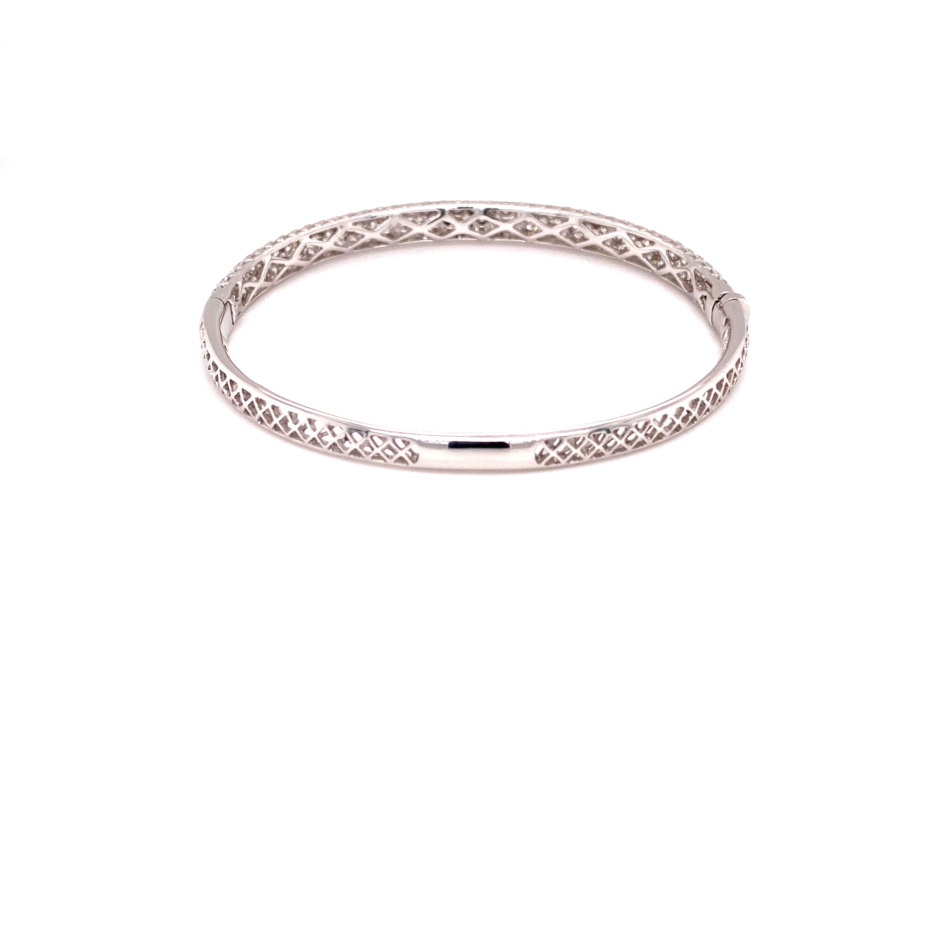 Eve Bangle in 18k white gold with diamonds