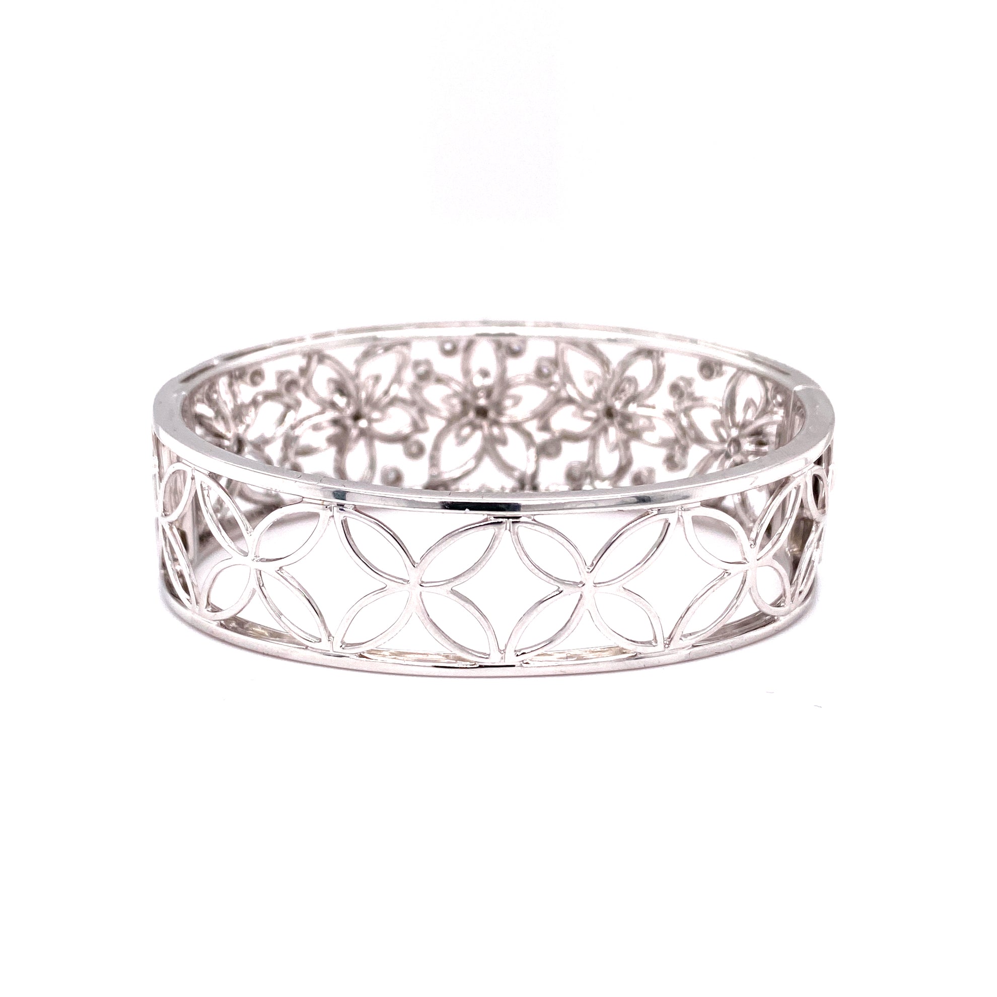 Flora Bangle in 18k white gold with diamonds