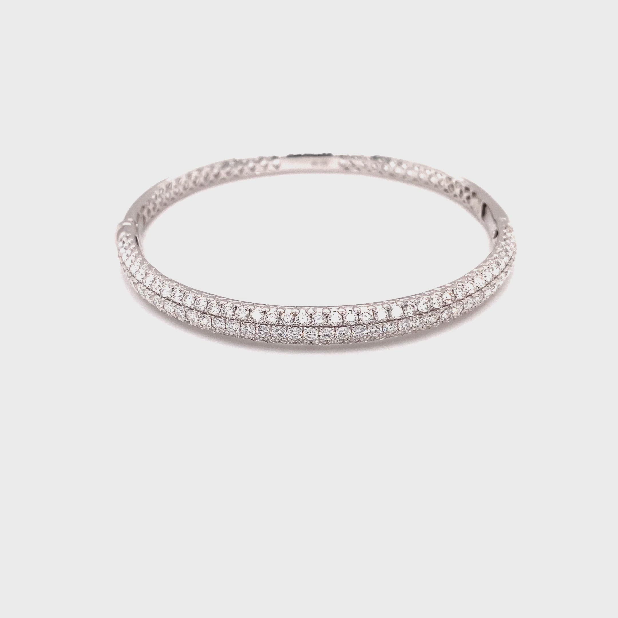 Eve Bangle in 18k white gold with diamonds